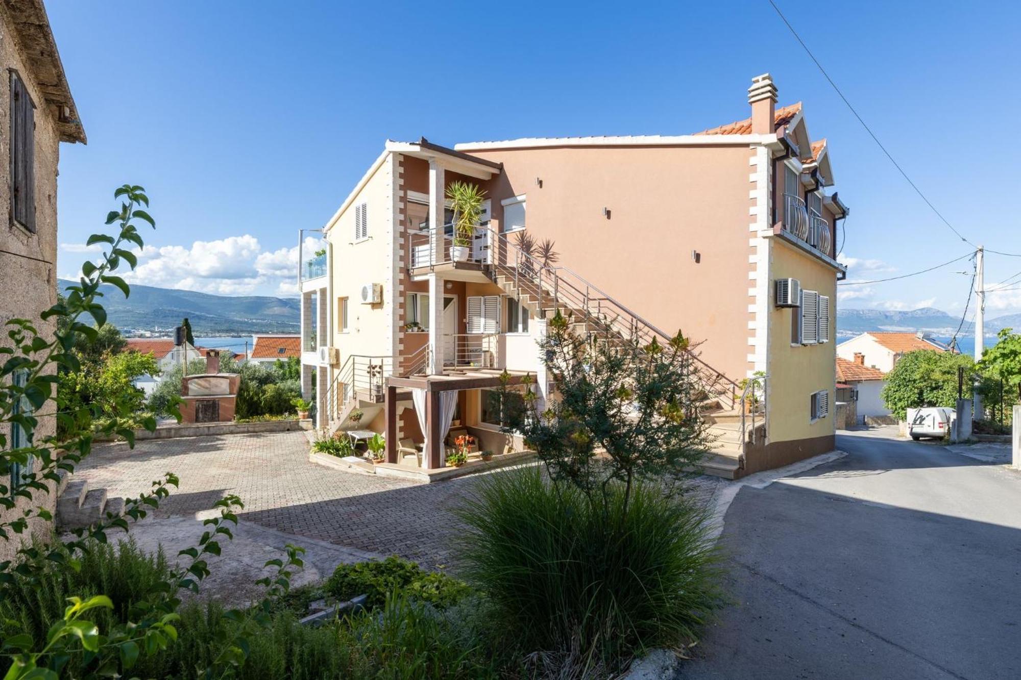 Apartments Belmat Trogir Exterior photo